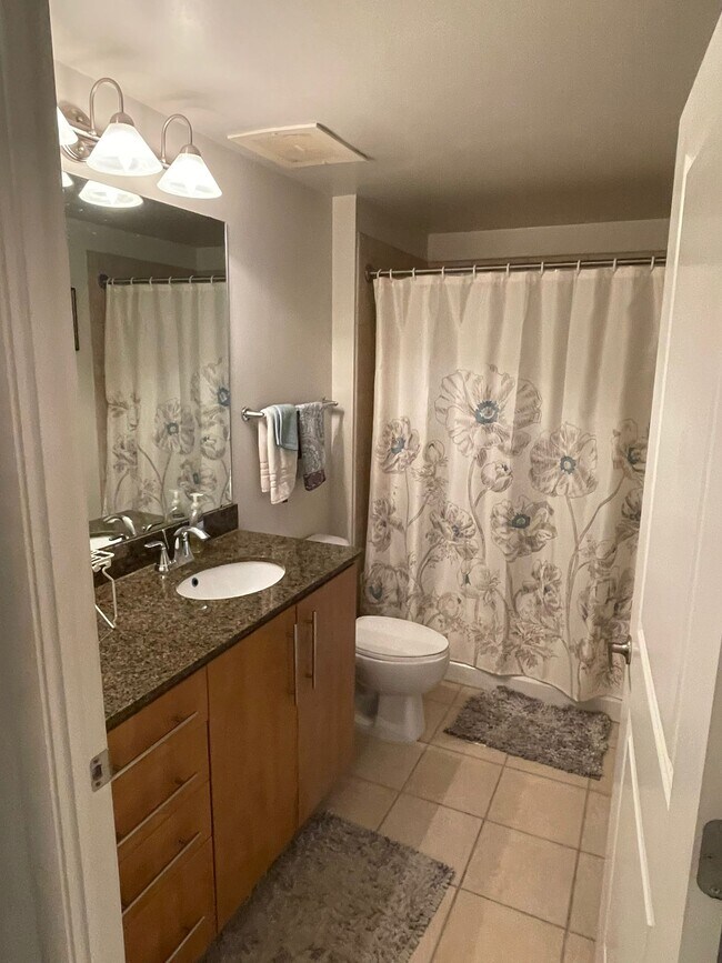 Building Photo - 1021 N Garfield St