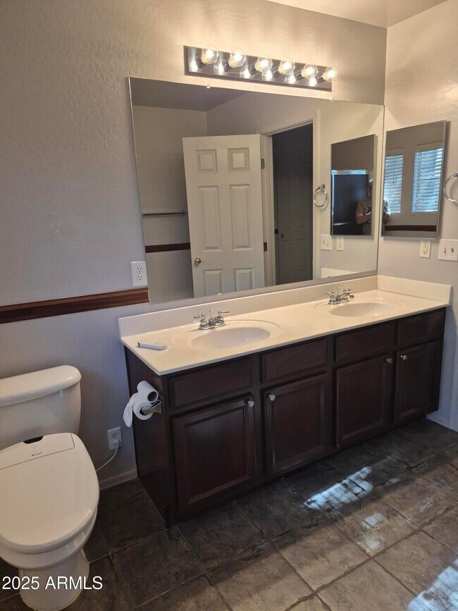 Building Photo - 3020 W Cavalry Dr