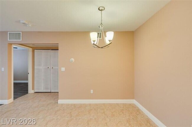 Building Photo - Beautiful Condo in a sought-after Gated Summerlin Community!