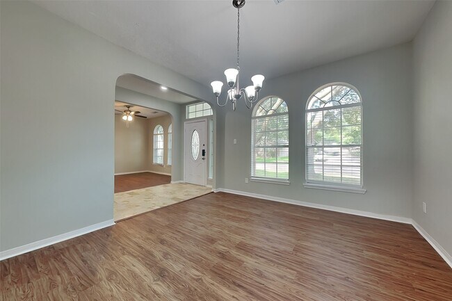 Building Photo - 1210 Colonial Heights Dr