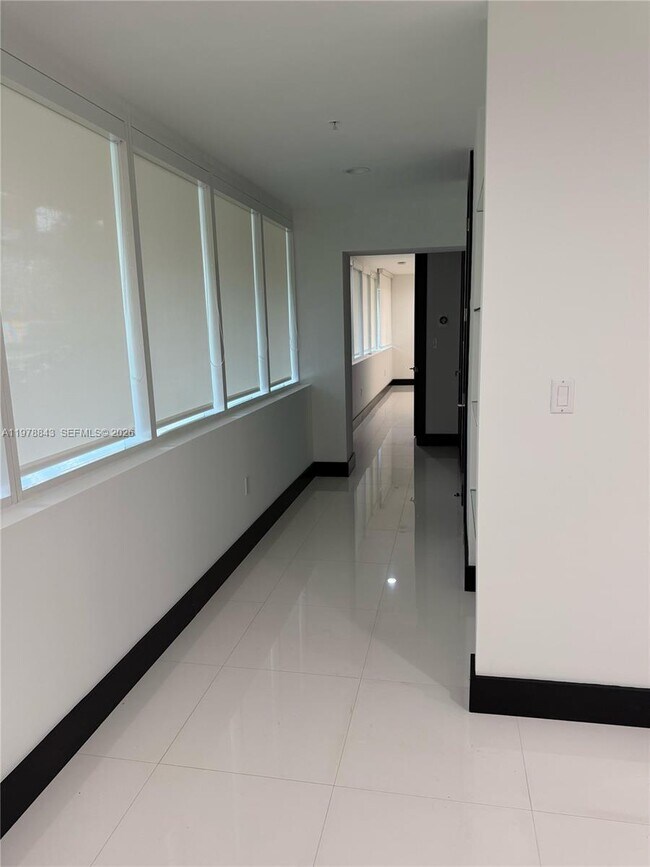 Building Photo - 2699 Tigertail Ave