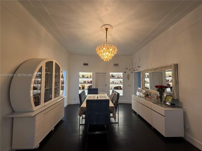 Building Photo - 9048 Carlyle Ave