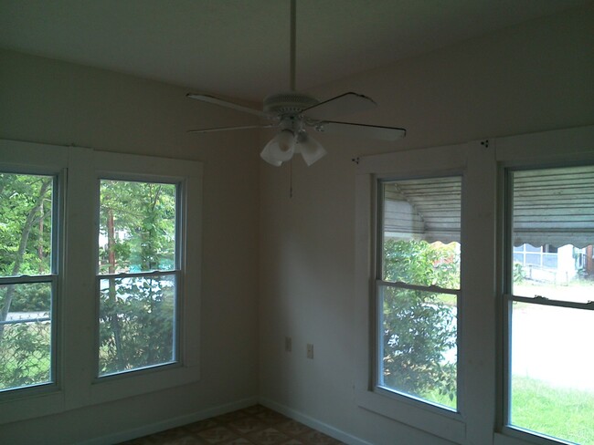 Primary Photo - **UPCOMING**4 bedroom / 2 bathroom Home fo...