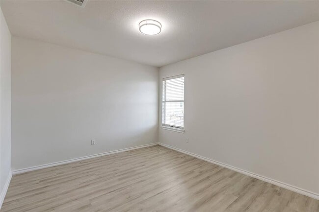 Building Photo - 3207 Barksdale Dr