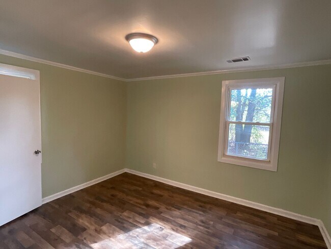 Building Photo - Updated home in Augusta