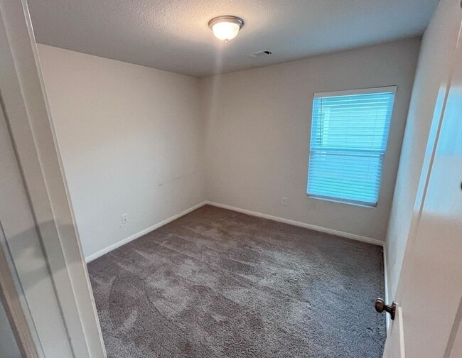 Building Photo - 15717 Del Norte Dr