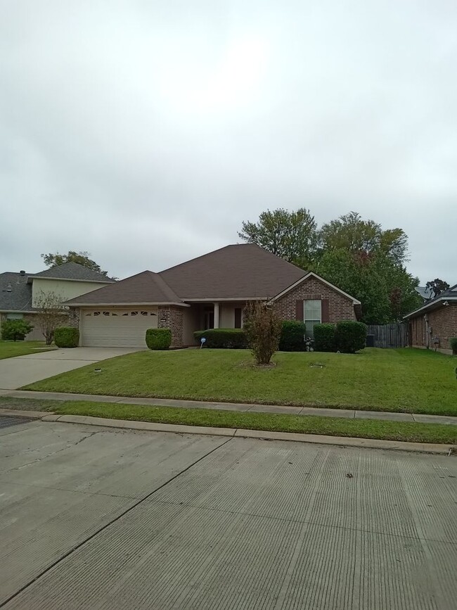 Building Photo - South Bossier Beauty!