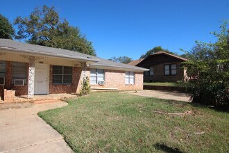 Building Photo - 1424 E Houston St