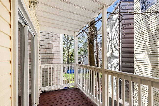 Building Photo - 609-611-611 Dorchester Ave