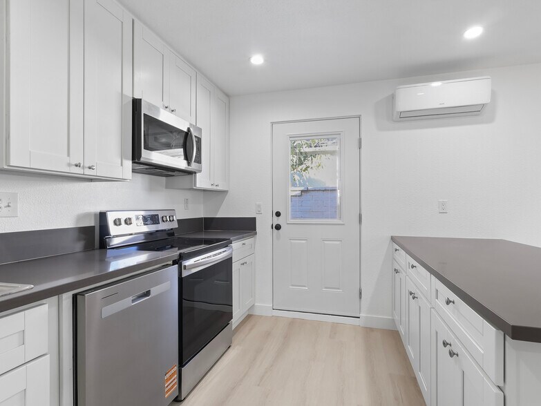 Building Photo - 8828 Chimineas Ave