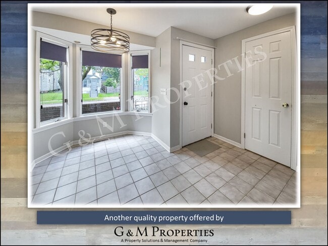 Building Photo - 2-Bd Townhome - On University Avenue!