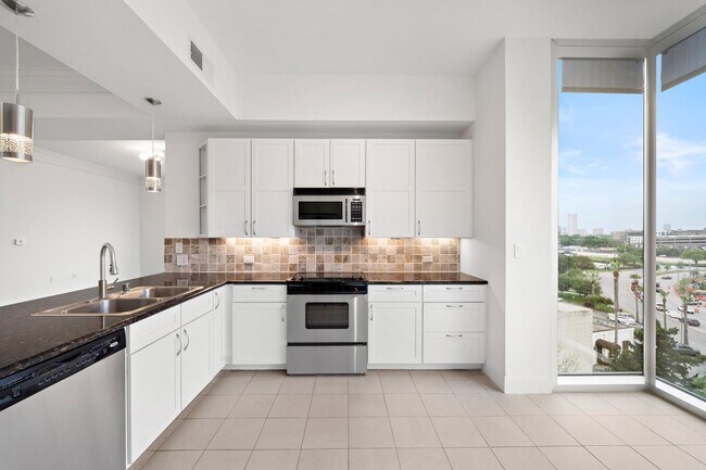 Building Photo - 3333 Allen Pkwy