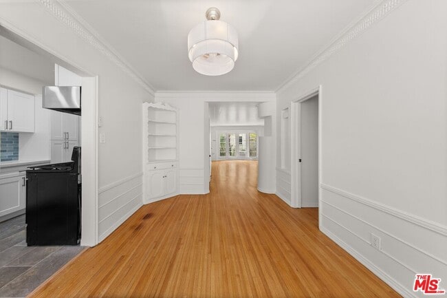 Building Photo - 639 Burnside Ave