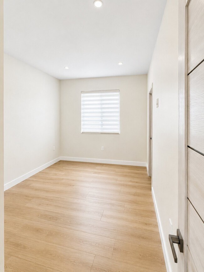 Building Photo - 9346 Creemore Dr