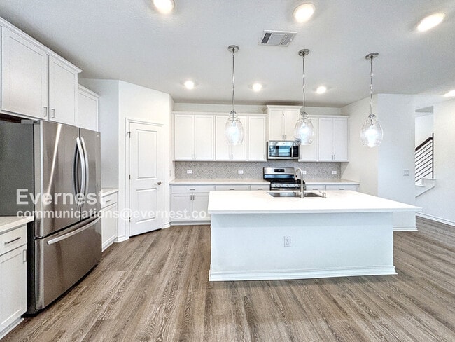 Primary Photo - 2907 Bronx Dr