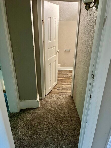 Building Photo - 729 W Cavour Ave