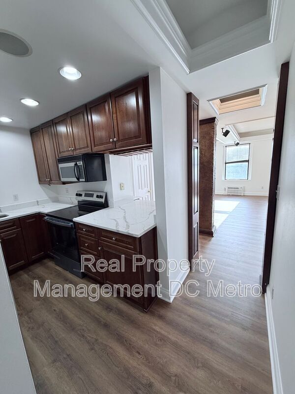 Building Photo - 1316 New Hampshire Ave NW