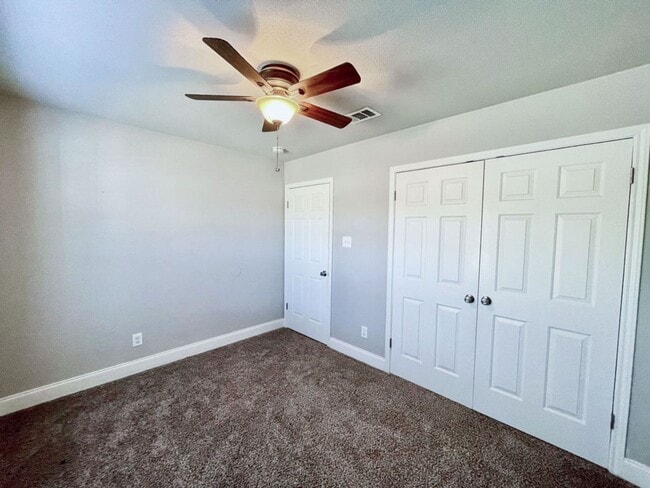 Building Photo - Charming Single-Story, 3Bed/2Bath Gem Minutes from Southtown