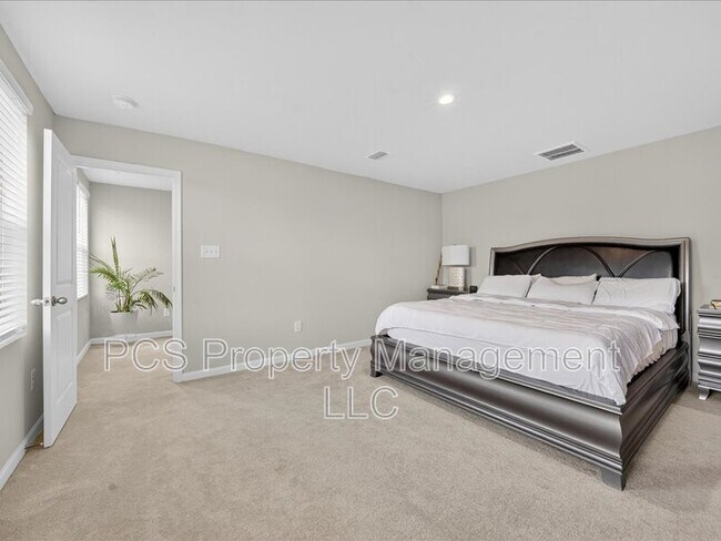 Building Photo - 4905 Gerald Dr