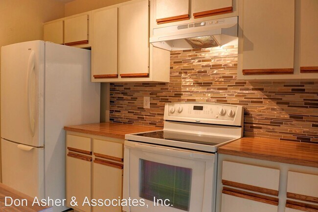Building Photo - 2 br, 2.5 bath House - 5262 Coral Court Un...