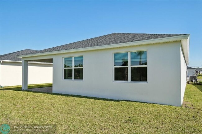 Building Photo - 9041 Dahlia Cir