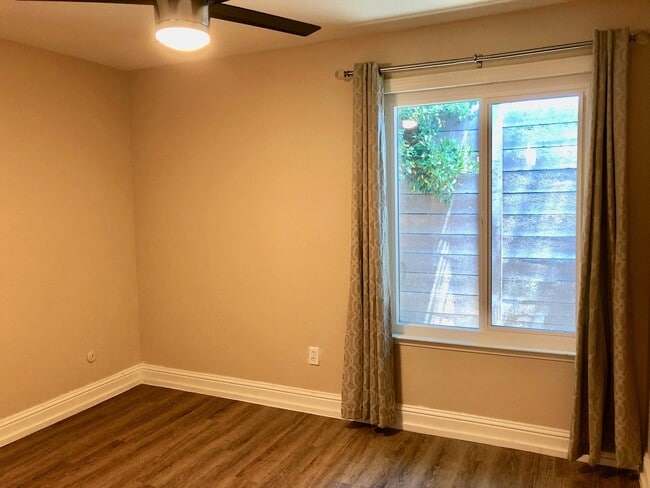 Building Photo - $1,595 Bullard & HWY 41, 2 Bedroom Condo -...
