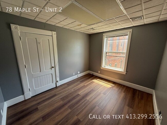 Building Photo - 78 Maple St