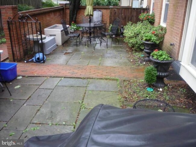 Building Photo - 2540 Fairfax Dr