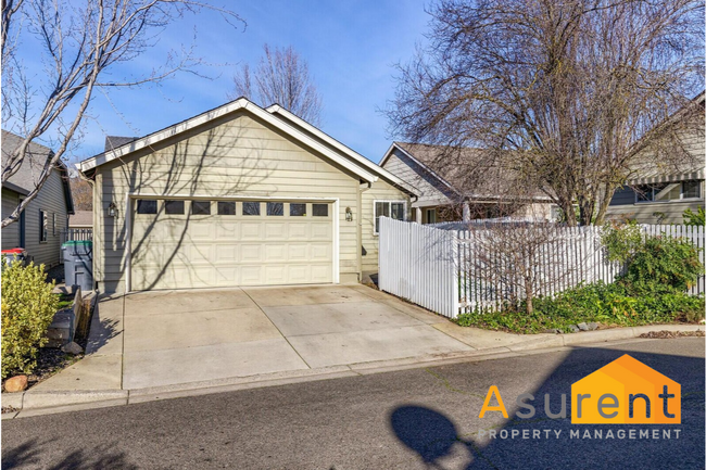 Building Photo - Great Home In Lovely Neighborhood