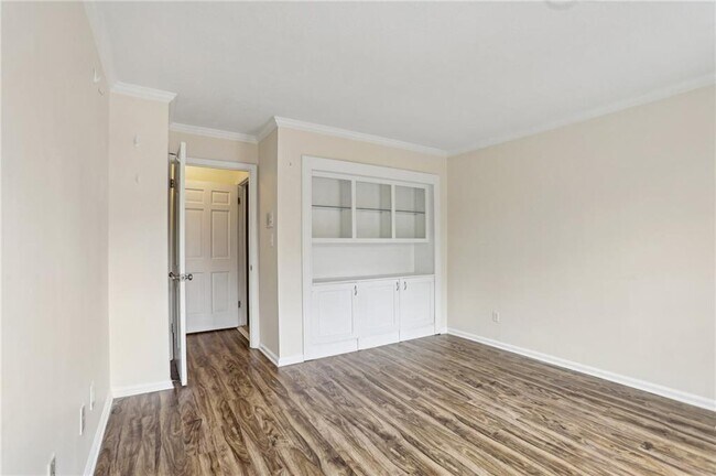 Building Photo - 419 The North Chace