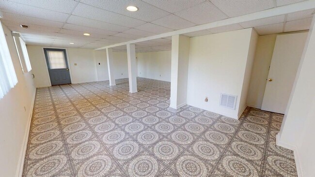 Building Photo - 975 Murray Ln