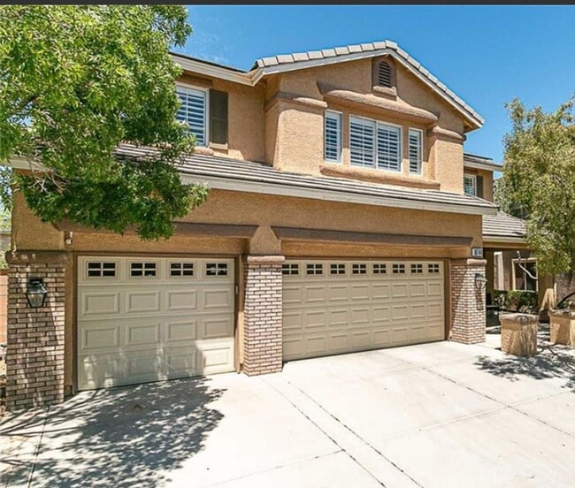 Primary Photo - BEAUTIFUL 2 STORY 5 BEDROOM 4 FULL BATHROO...