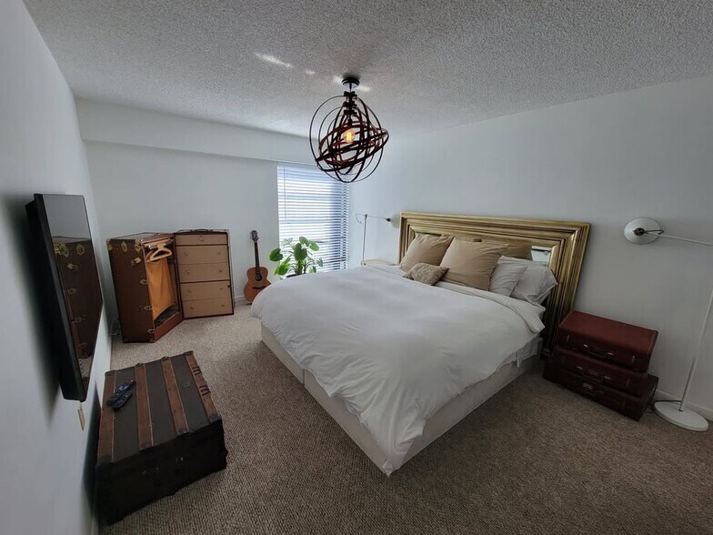 Building Photo - 575 Crandon Blvd