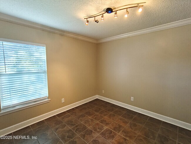 Building Photo - 1505 Majestic View Ln