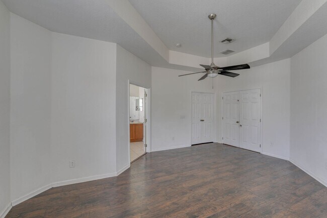 Building Photo - 4977 Pall Mall St W