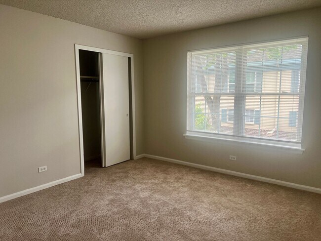 Building Photo - 3 Bedroom available Near Cherry Creek State Park!