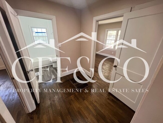 Building Photo - 2 bedroom home now available in Spartanburg