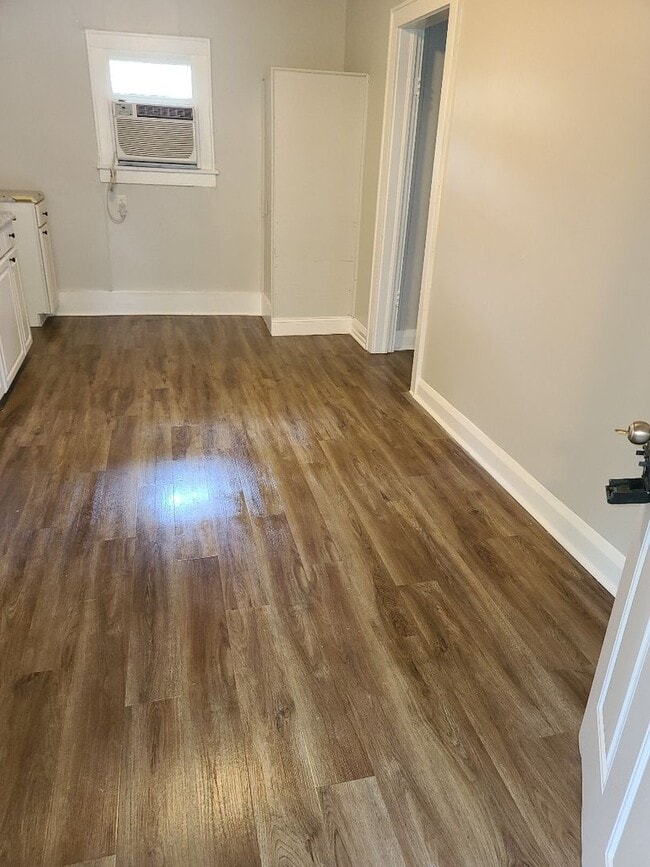 Building Photo - Beautiful 1 bedroom 1 bath bedroom bungalo...