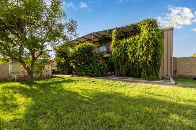 Building Photo - Beautiful Gilbert Home with Pool — Convenient Location & Modern Upgrades!