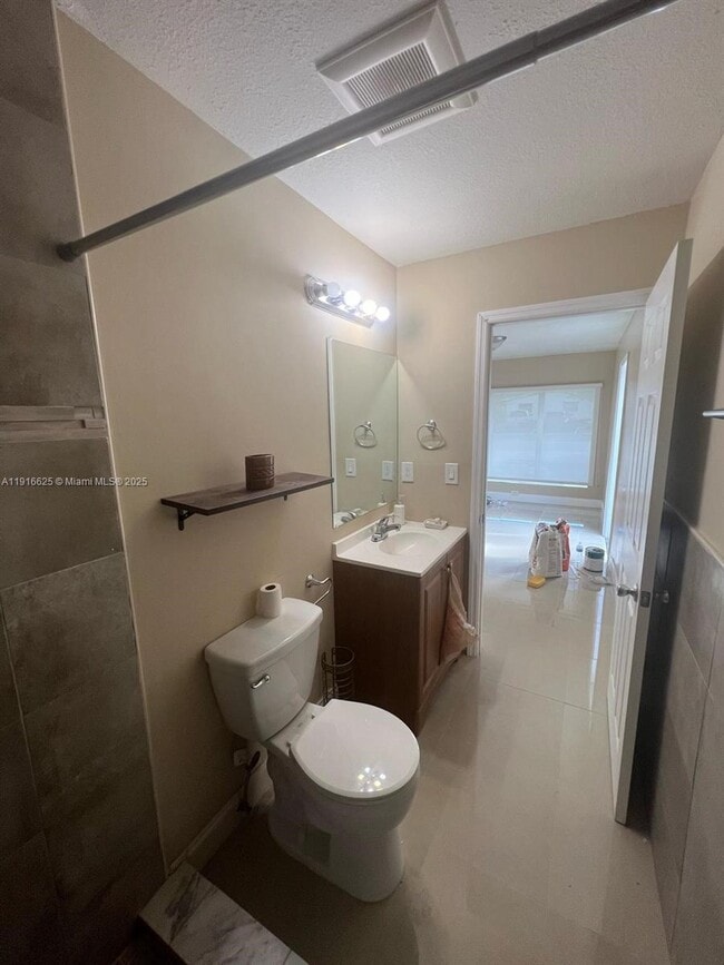 Building Photo - 4121 SW 20th St