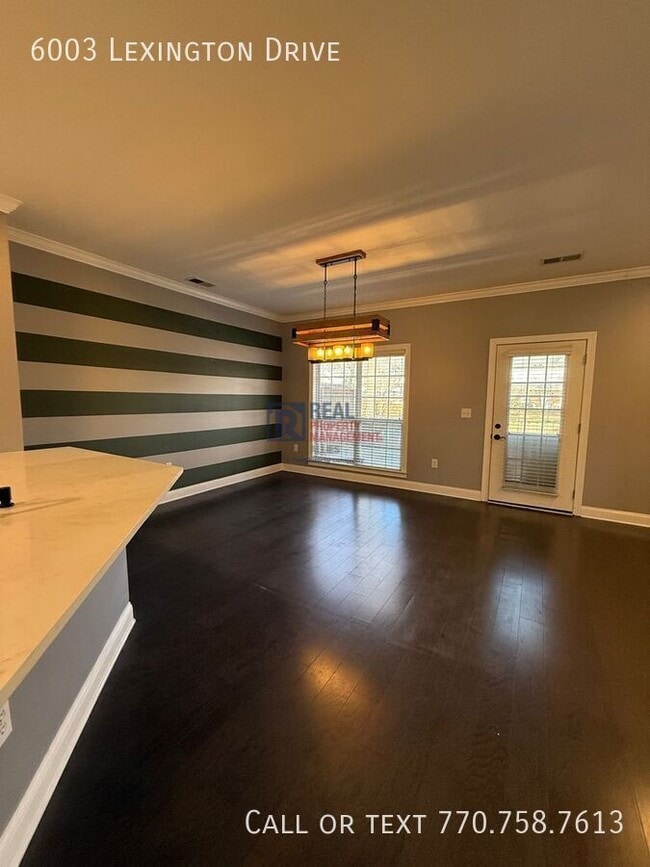 Building Photo - 6003 Lexington Dr