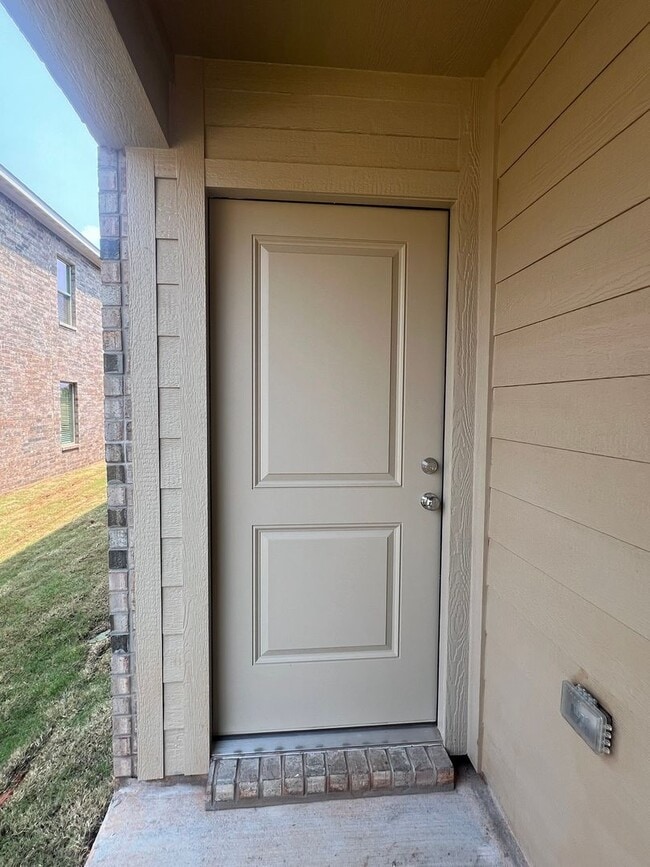 Building Photo - REDUCED RENT!!! Available Now! 4-Bedroom, 3-bath home in OKC!