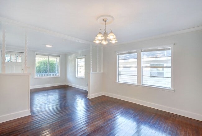 Building Photo - Single Family 2.5 bd, 1 ba close to Forsyth Park, Historic District