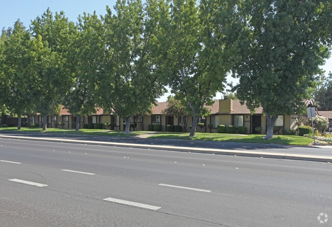 Primary Photo - Yardley Gardens