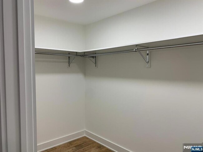 Building Photo - 301 Beech St