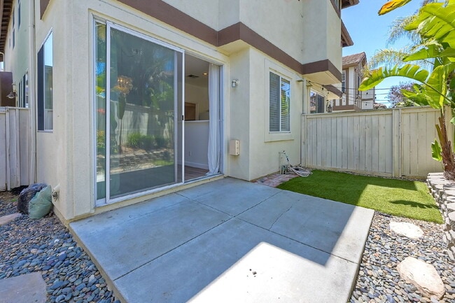 Building Photo - Cozy Condo  Saxony at Encinitas Ranch