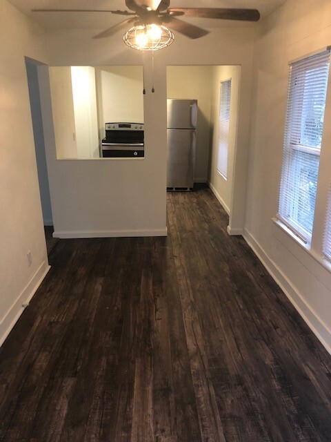 Building Photo - Cozy upstairs garage apartment