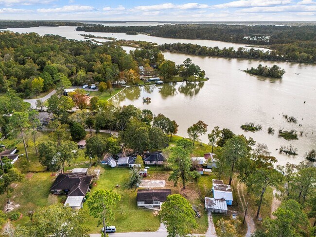 Building Photo - 340 Magnolia Dr