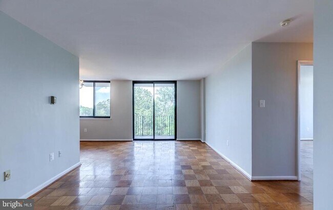 Building Photo - 4401 Cherry Hill Rd