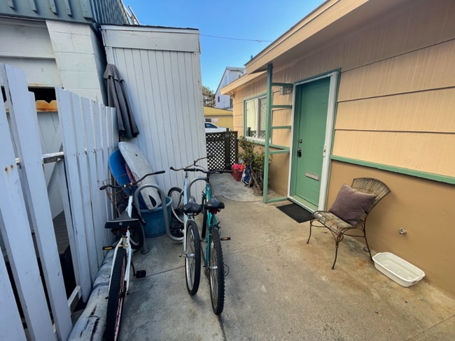 Building Photo - 747 San Fernando Pl